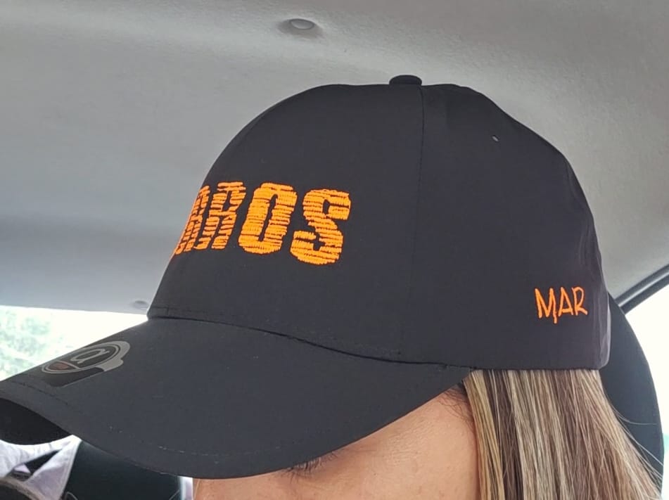 Logo bordado y personalizada